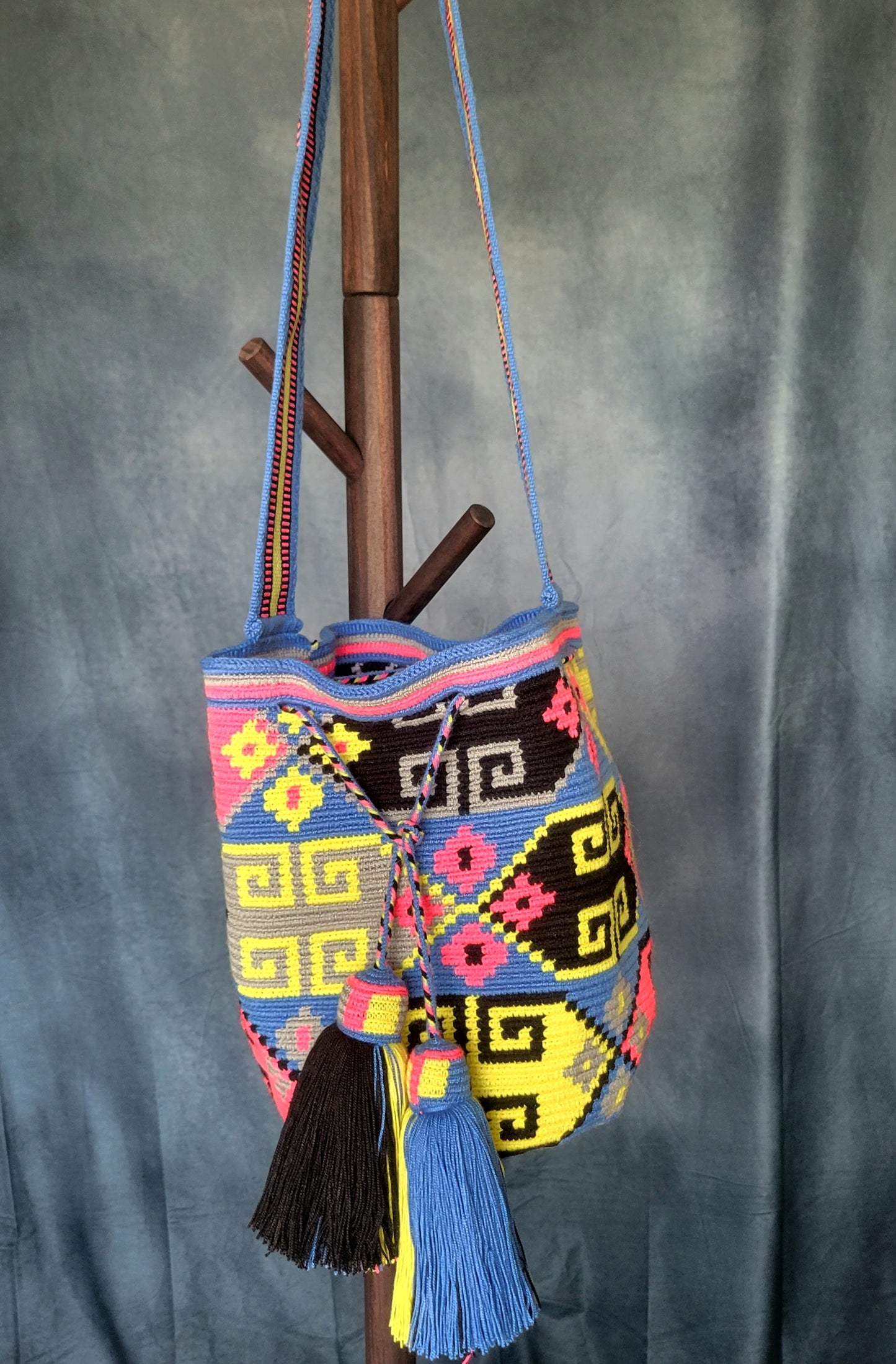 VICTORIA WAYUU BAG, Wayuu bags, Mochila wayuu, Crochet bag, Handmade bag, wayuu crossbody bag, hippie style, ethnic bag, Colombia bags