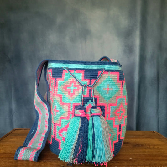 VIVIANA WAYUU BAG, Wayuu bags, Mochila wayuu, Crochet bag, Handmade bag, wayuu crossbody bag, hippie style, ethnic bag, Colombia bags