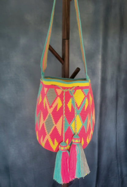 ESTEFANIA WAYUU BAG, Wayuu bags, Mochila wayuu, Crochet bag, Handmade bag, wayuu crossbody bag, hippie style, ethnic bag, Colombia bags