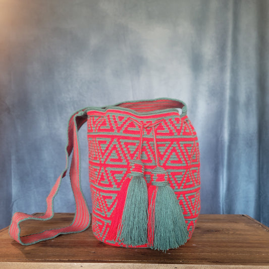 LAURA WAYUU BAG, Wayuu bags, Mochila wayuu, Crochet bag, Handmade bag, wayuu crossbody bag, hippie style, ethnic bag, Colombia bags