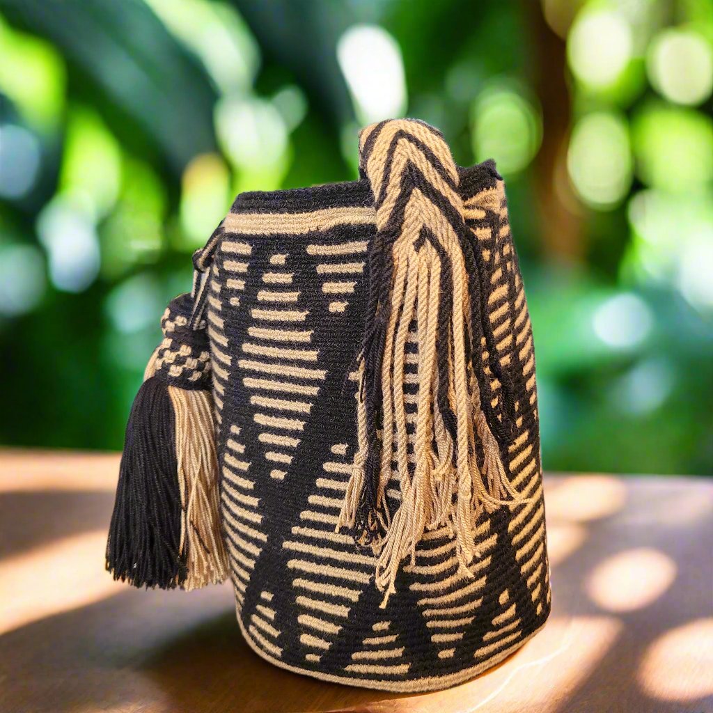 MONICA WAYUU HANDBAG, KIARA WAYUU HANDBAG, Traditional Best-Selling WAYUU Bag, Original Crochet Crossbody, Handmade Colombian Bucket Bag, Mochila Wayuu, boho handbag, hippie, handbag, stripes handbag, retro handbag, black and camel color handbag