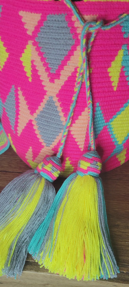 ESTEFANIA WAYUU BAG, Wayuu bags, Mochila wayuu, Crochet bag, Handmade bag, wayuu crossbody bag, hippie style, ethnic bag, Colombia bags