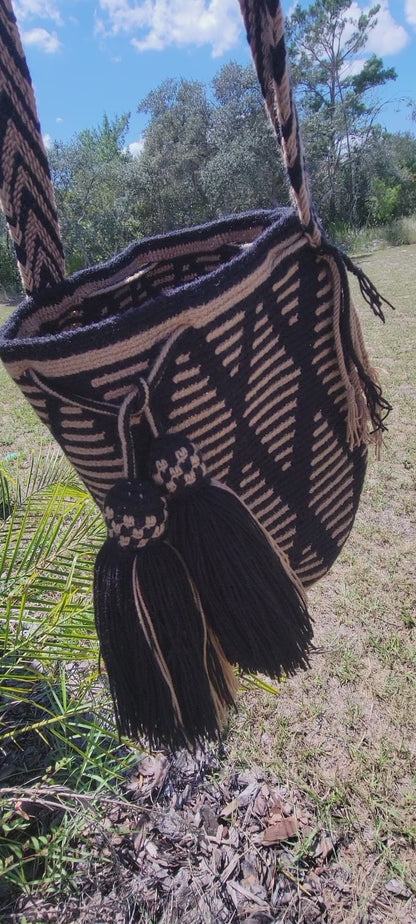 MONICA WAYUU HANDBAG, KIARA WAYUU HANDBAG, Traditional Best-Selling WAYUU Bag, Original Crochet Crossbody, Handmade Colombian Bucket Bag, Mochila Wayuu, boho handbag, hippie, handbag, stripes handbag, retro handbag, black and camel color handbag