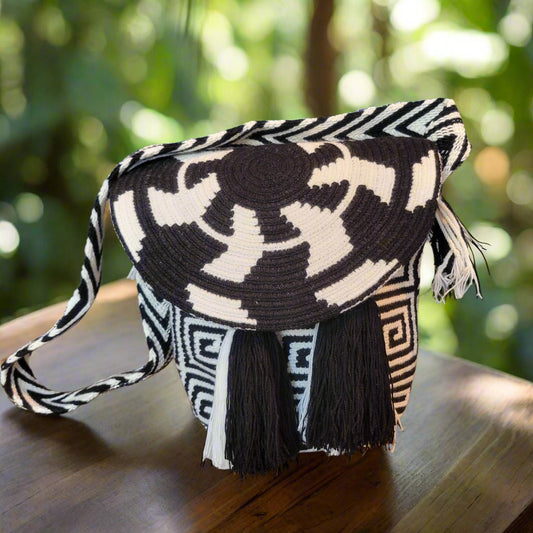 CASSANDRA WAYUU HANDBAG, Traditional Best-Selling WAYUU Bag, Original Crochet Crossbody, Handmade Colombian Bucket Bag, Ethical Purse, Mochila Wayuu, boho handbag, hippie, handbag, black and white handbag